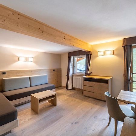 Design & Suite Hotel Ciarnadoi Віго-ді-Фасса Екстер'єр фото